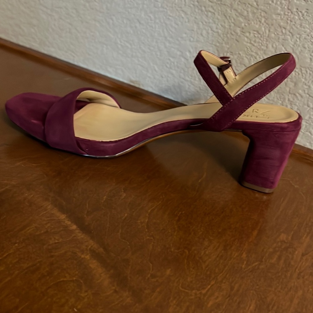 Naturalizer Purple / Plum Suede pumps